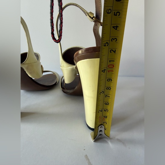 Gucci Cream and Brown Heeled Sandals - Picture 6 of 15